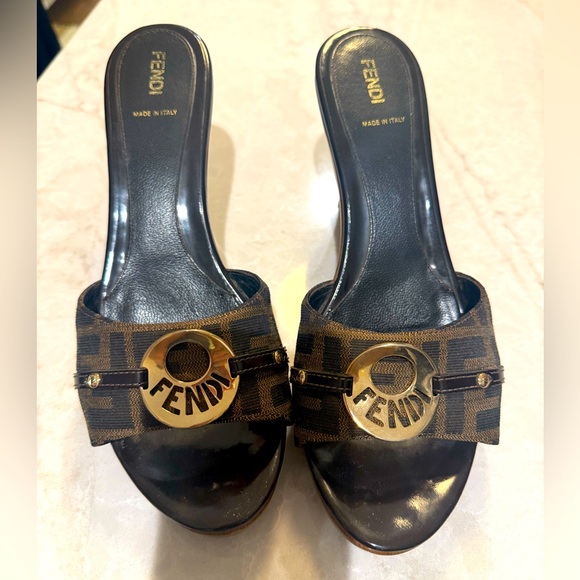 Fendi Brown Zucca Canvas Block Heel Mule Sandals in EUC size 41 - Picture 2 of 7